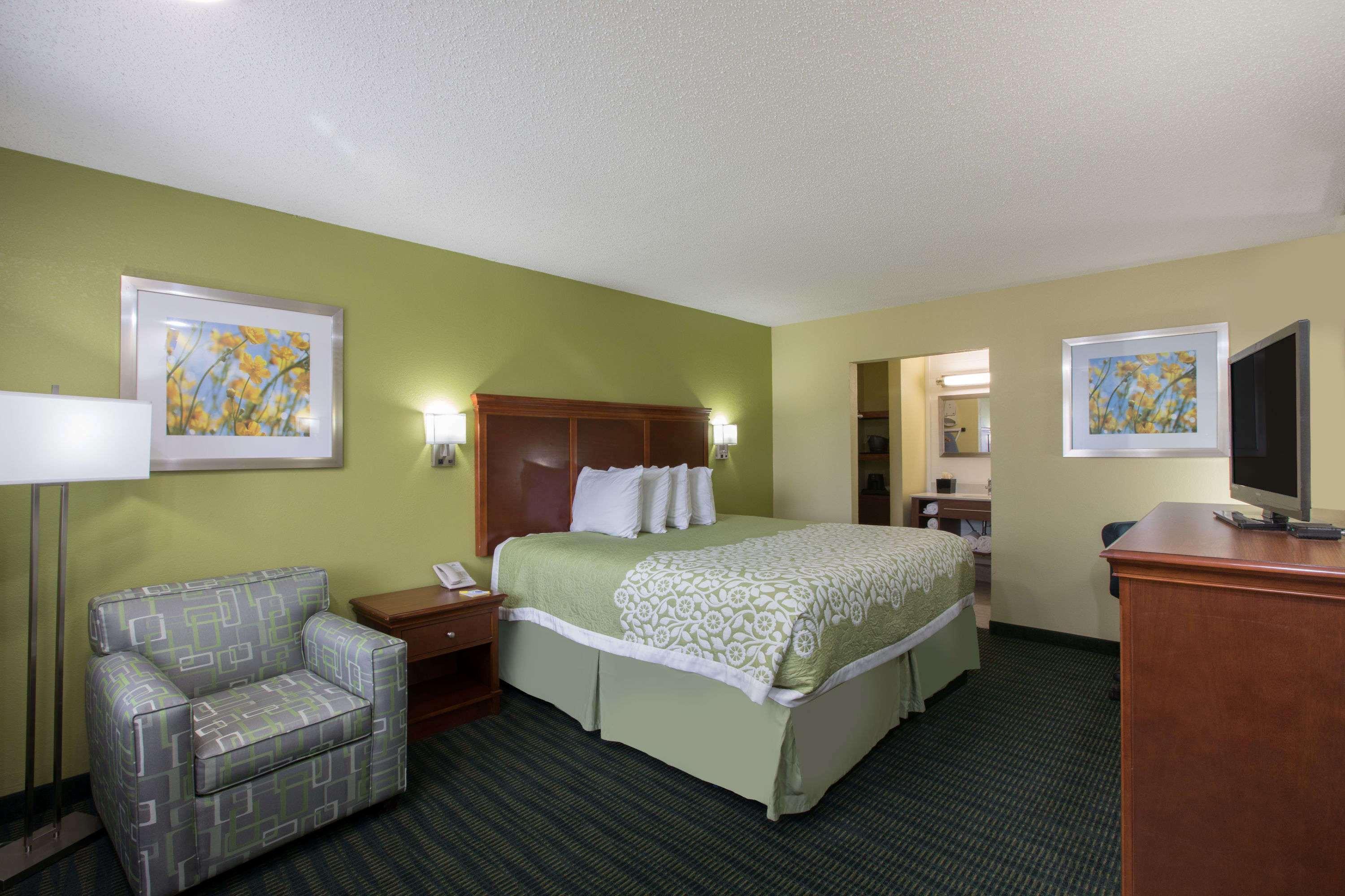 Days Inn & Suites Big Spring Exterior photo