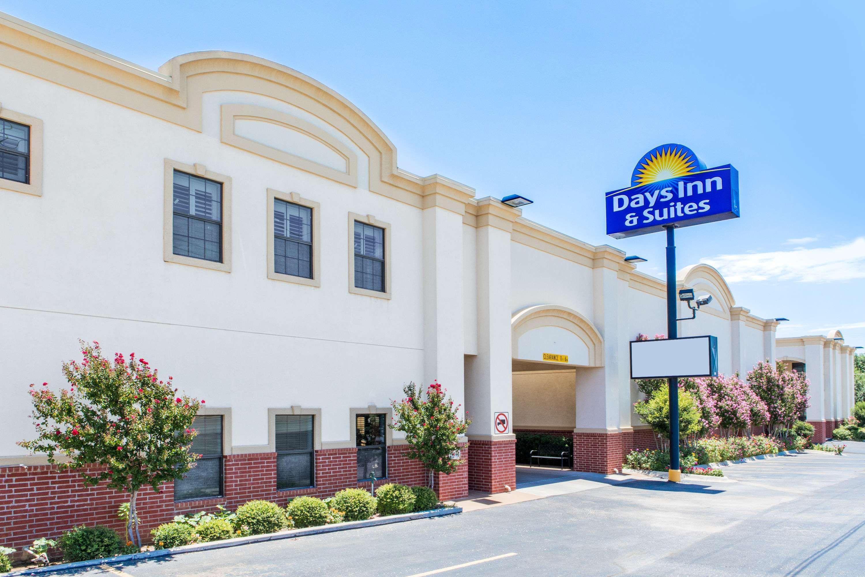 Days Inn & Suites Big Spring Exterior photo